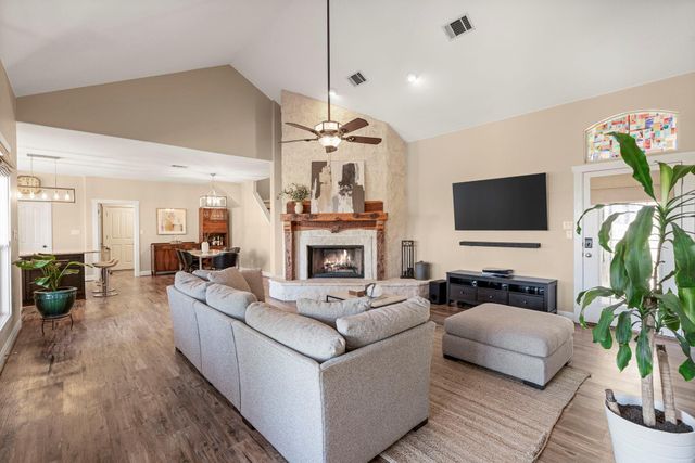 1005 Canyonwood DR, Dripping Springs, TX 78620