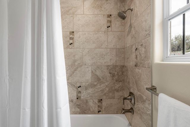 1005 Canyonwood DR, Dripping Springs, TX 78620