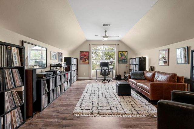 1005 Canyonwood DR, Dripping Springs, TX 78620