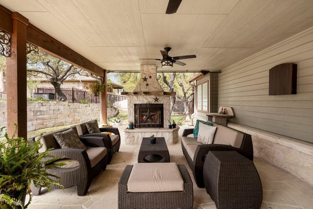 1005 Canyonwood DR, Dripping Springs, TX 78620