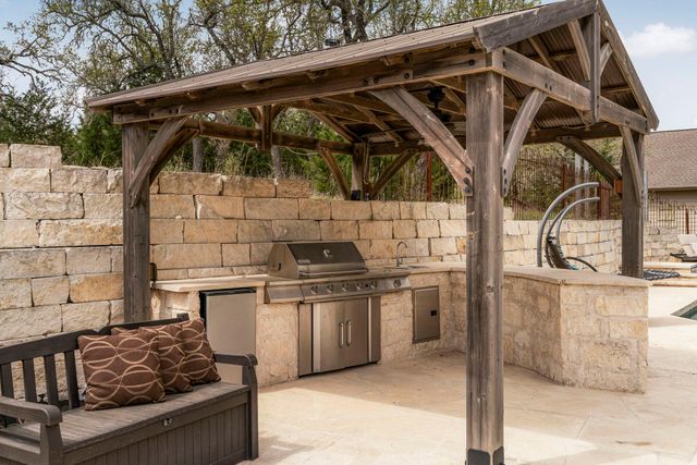 1005 Canyonwood DR, Dripping Springs, TX 78620