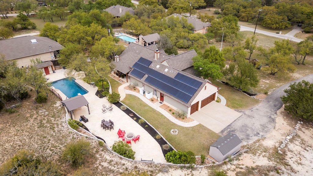 1005 Canyonwood DR, Dripping Springs, TX 78620