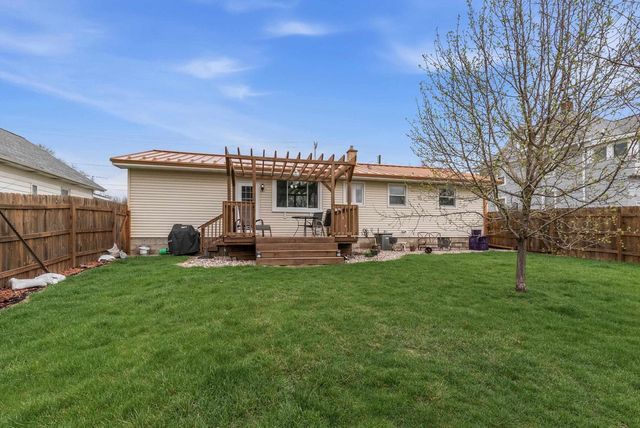 127 E Davis Street, Beaver Dam, WI 53916
