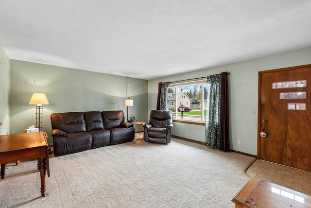 127 E Davis Street, Beaver Dam, WI 53916