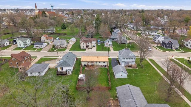 127 E Davis Street, Beaver Dam, WI 53916