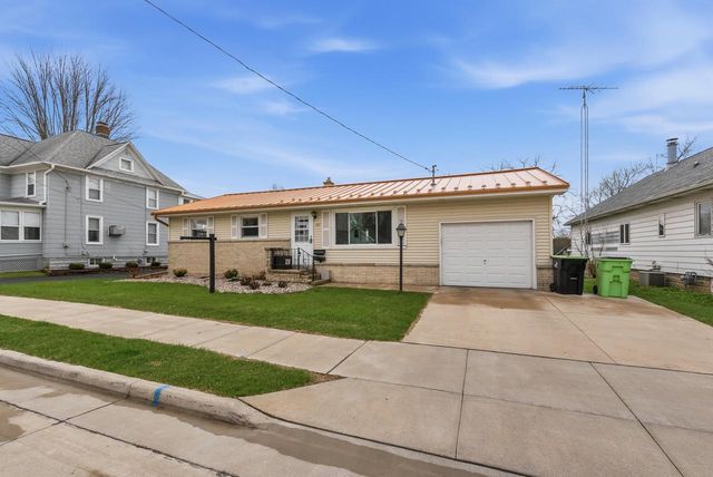 127 E Davis Street, Beaver Dam, WI 53916