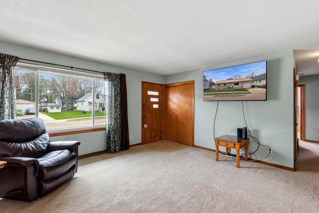 127 E Davis Street, Beaver Dam, WI 53916