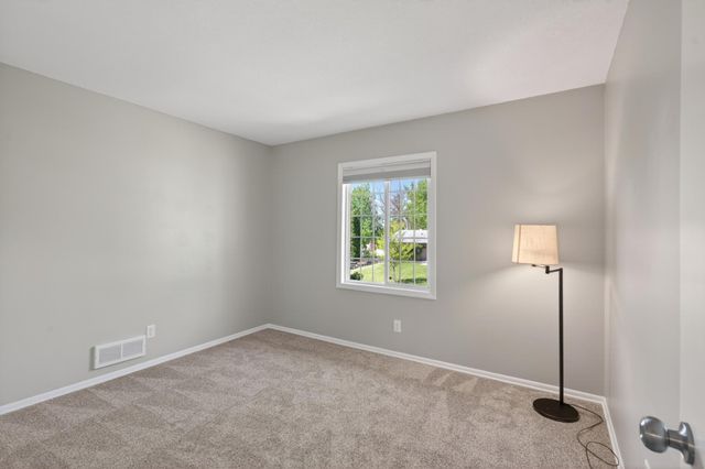 8423 Innsdale Avenue S, Cottage Grove, MN 55016