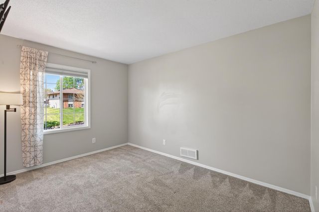 8423 Innsdale Avenue S, Cottage Grove, MN 55016