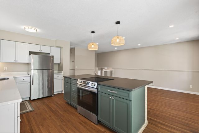 8423 Innsdale Avenue S, Cottage Grove, MN 55016