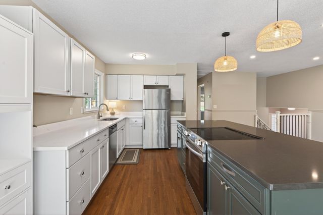 8423 Innsdale Avenue S, Cottage Grove, MN 55016