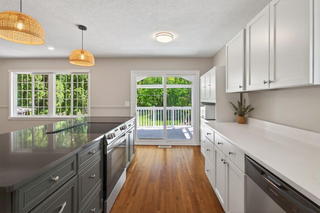 8423 Innsdale Avenue S, Cottage Grove, MN 55016