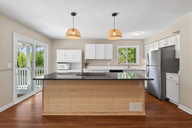 8423 Innsdale Avenue S, Cottage Grove, MN 55016