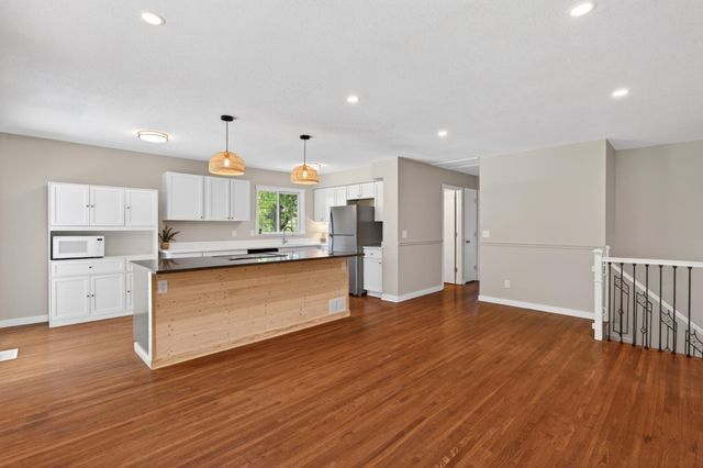 8423 Innsdale Avenue S, Cottage Grove, MN 55016