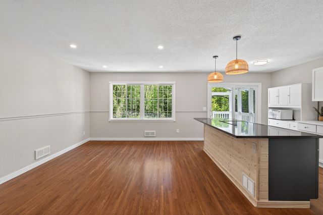 8423 Innsdale Avenue S, Cottage Grove, MN 55016