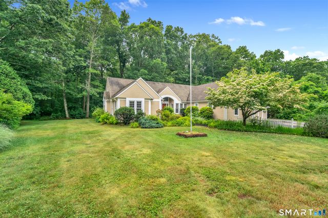 19 Whitehall Lane, Groton, CT 06355
