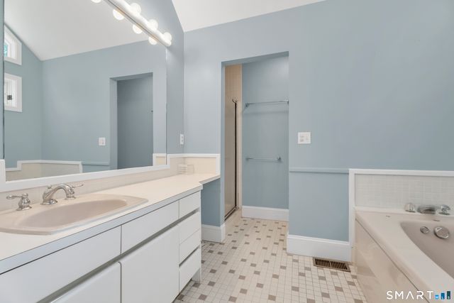 19 Whitehall Lane, Groton, CT 06355