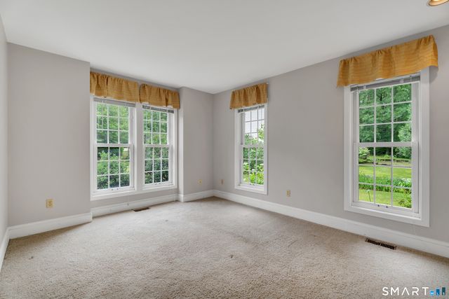 19 Whitehall Lane, Groton, CT 06355