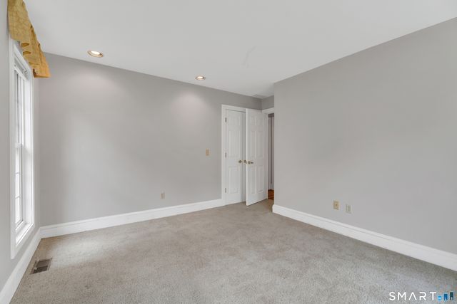 19 Whitehall Lane, Groton, CT 06355