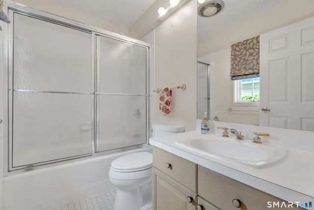 19 Whitehall Lane, Groton, CT 06355