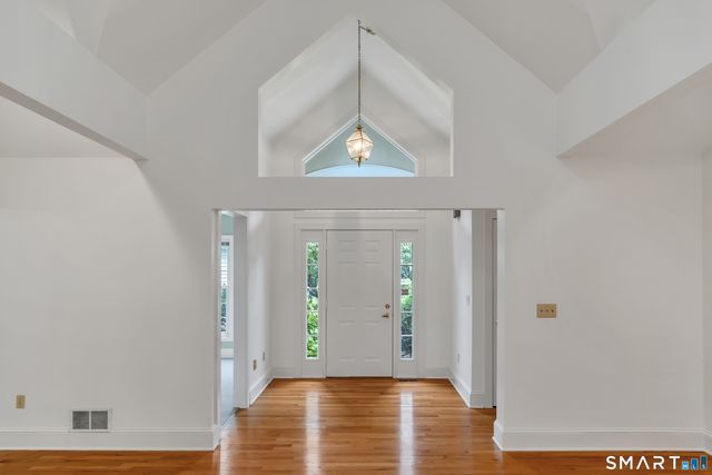 19 Whitehall Lane, Groton, CT 06355