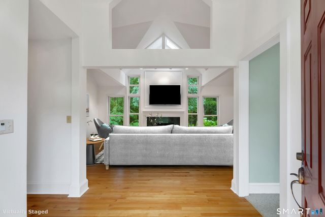 19 Whitehall Lane, Groton, CT 06355