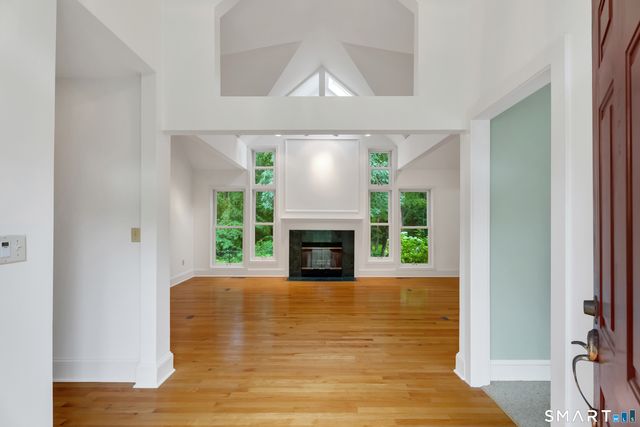19 Whitehall Lane, Groton, CT 06355