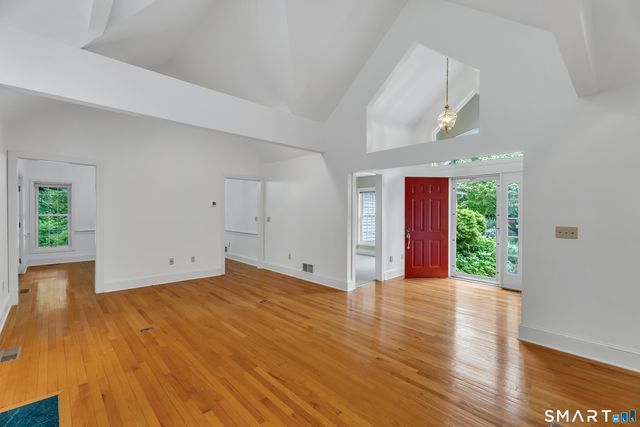 19 Whitehall Lane, Groton, CT 06355