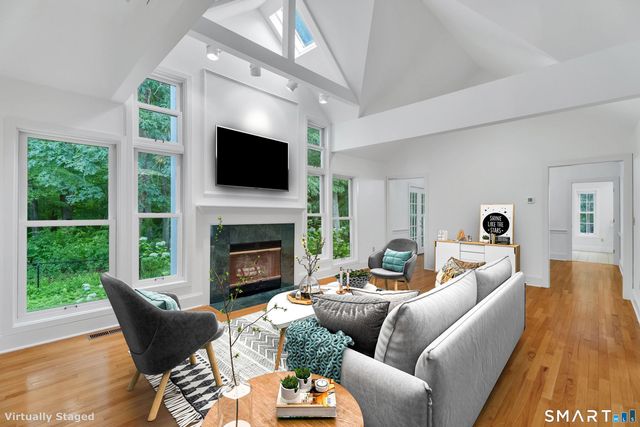 19 Whitehall Lane, Groton, CT 06355