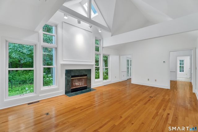 19 Whitehall Lane, Groton, CT 06355
