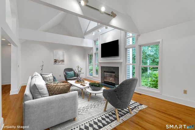 19 Whitehall Lane, Groton, CT 06355