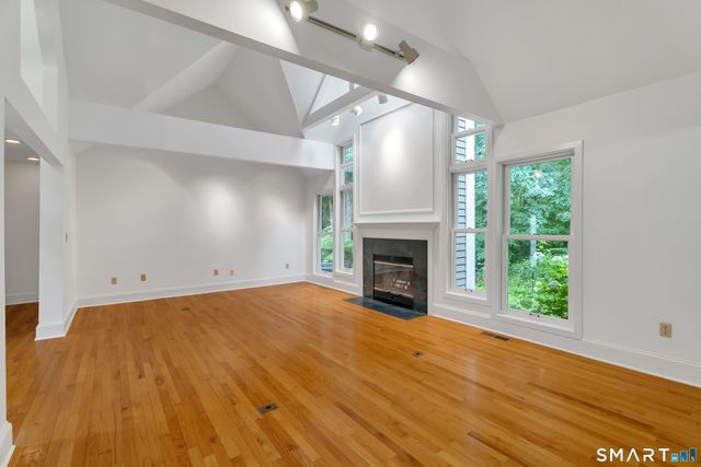 19 Whitehall Lane, Groton, CT 06355