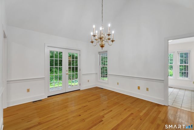 19 Whitehall Lane, Groton, CT 06355