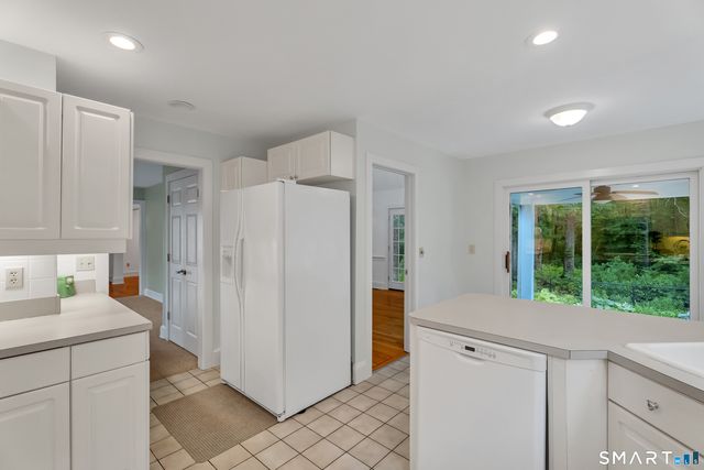 19 Whitehall Lane, Groton, CT 06355