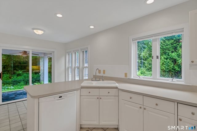 19 Whitehall Lane, Groton, CT 06355