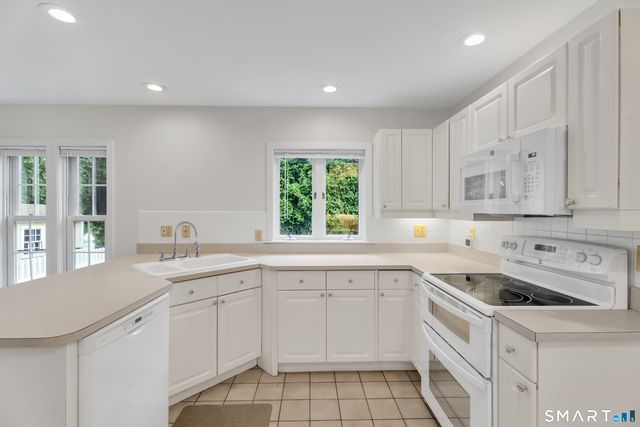 19 Whitehall Lane, Groton, CT 06355