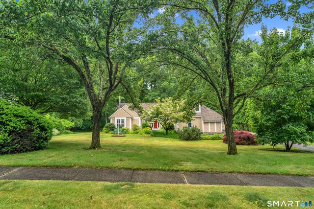 19 Whitehall Lane, Groton, CT 06355