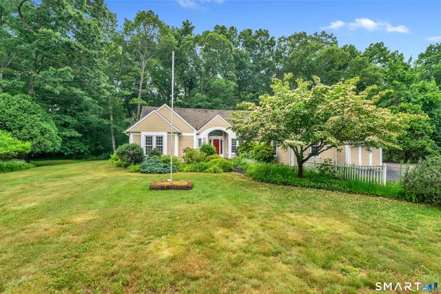 19 Whitehall Lane, Groton, CT 06355