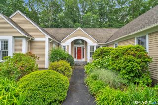 19 Whitehall Lane, Groton, CT 06355