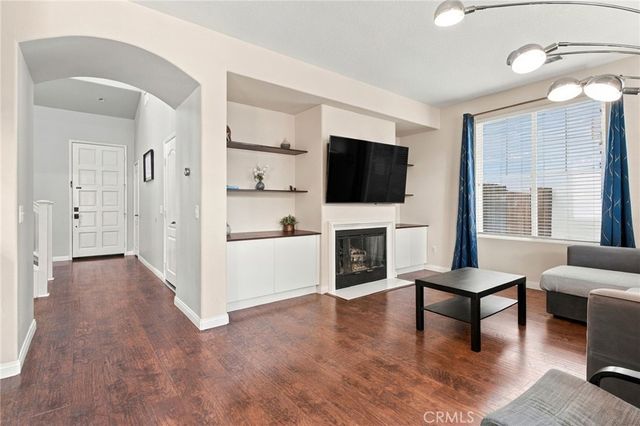 23301 Anacapa, Valencia, CA 91354