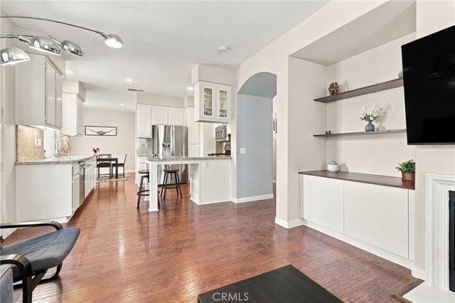 23301 Anacapa, Valencia, CA 91354