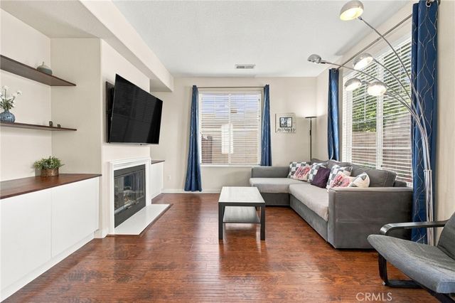 23301 Anacapa, Valencia, CA 91354