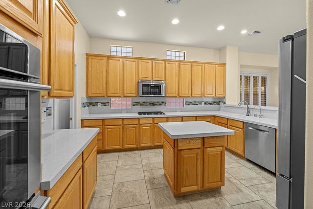 2006 Poppywood Avenue, Henderson, NV 89012