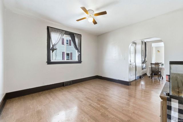 736 Woodlawn Avenue, Huntington, IN 46750