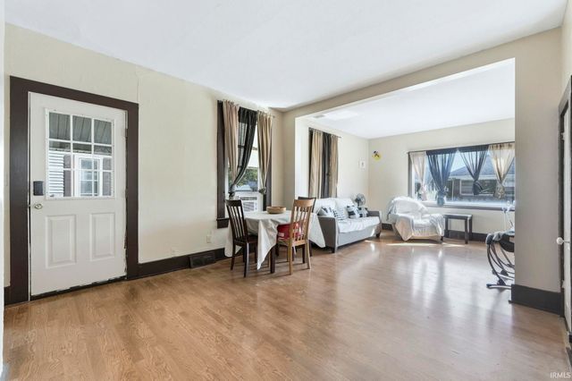 736 Woodlawn Avenue, Huntington, IN 46750