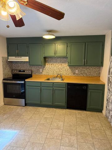 300 Falmouth Road APT 19C, Mashpee, MA 02649
