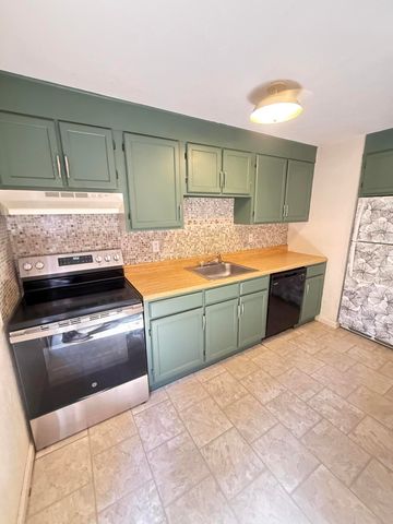 300 Falmouth Road APT 19C, Mashpee, MA 02649