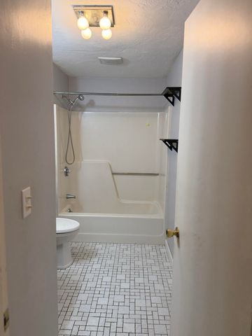 300 Falmouth Road APT 19C, Mashpee, MA 02649