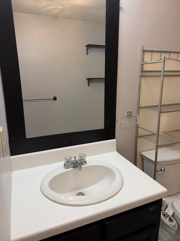 300 Falmouth Road APT 19C, Mashpee, MA 02649