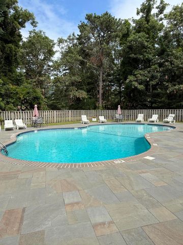 300 Falmouth Road APT 19C, Mashpee, MA 02649